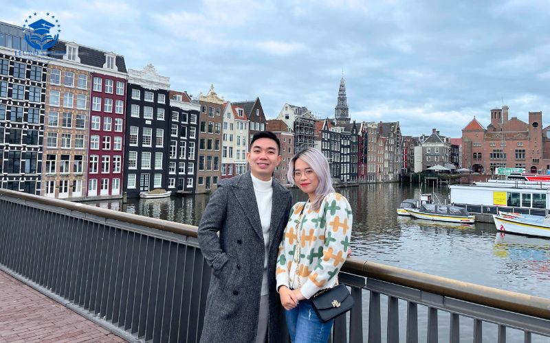 Mentor Vũ Bình Lê cùng học viên ở Thủ Đô Amsterdam - Hà Lan