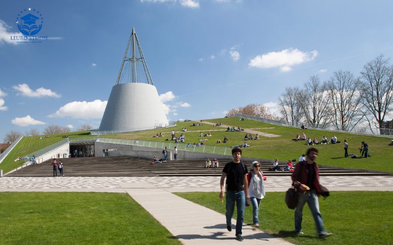 Yêu cầu đầu vào của các trường đại học Hà Lan khá khắt khe